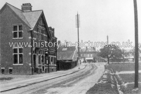 The Post Office, Johnston Road, Woodford Green, Essex. c.1915.